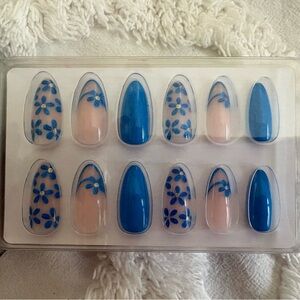 New Nail Reformation Blue Floral Press-On Nails